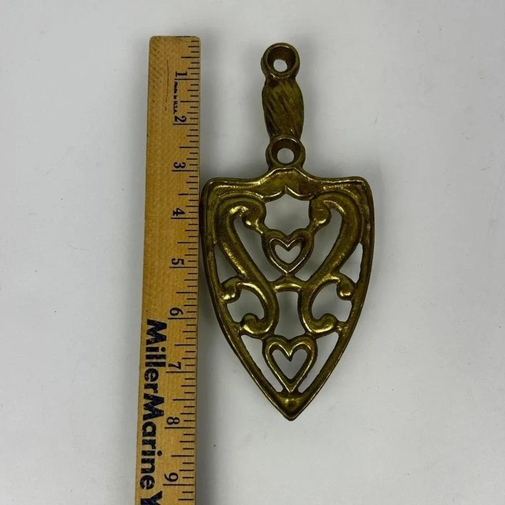 Vtg Cast Iron Gold Three-Legged Shaped Trivet Heart Swirl design Kitchen  Decor